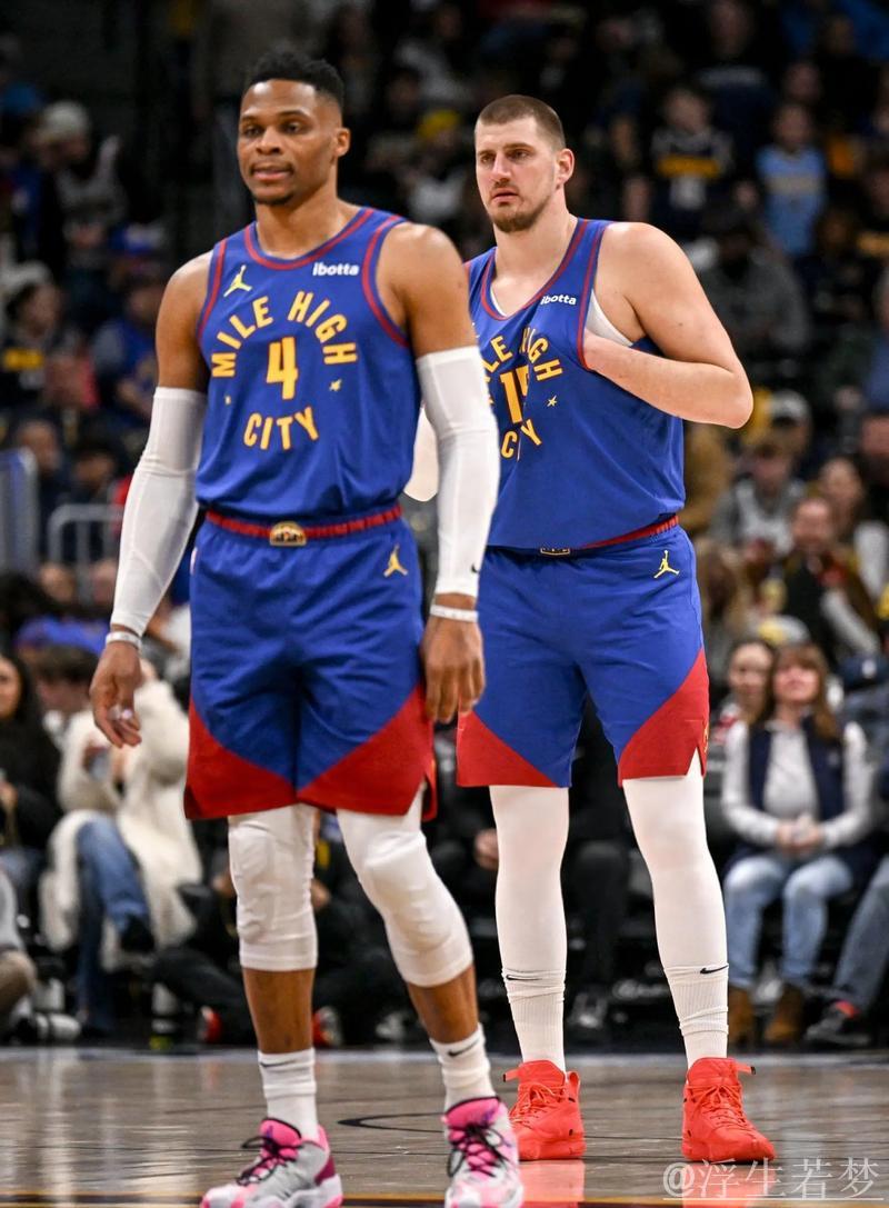 威少妙传不看人 约基奇强打篮下完成2+1 威少妙传不看人 约基奇强打篮下完成2+1